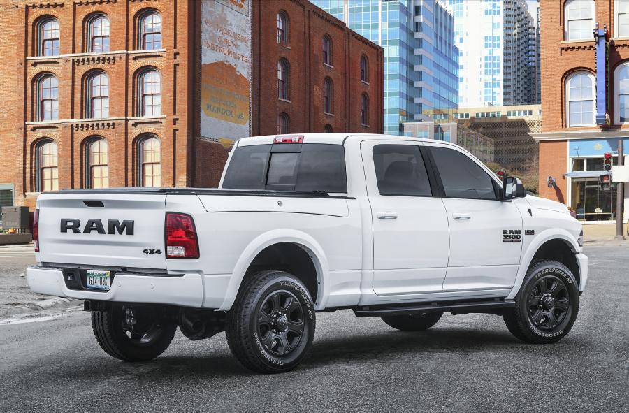  Dodge Ram 3500 Sport Night Crew Cab 2017 года  (фото 7 из 9)